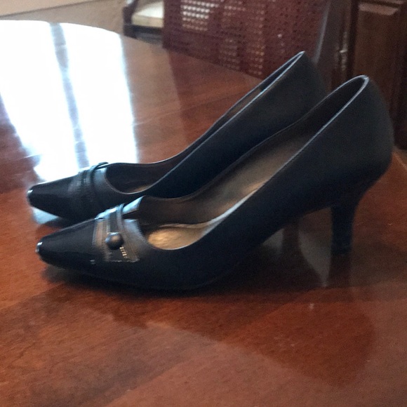 50%off! Two days! Fashionable Kelly & Katie navy pump. Size 9.5 - Picture 2 of 3